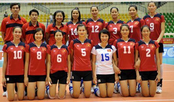 Hai cựu ngôi sao thuộc thế hệ vàng của bóng chuyền nữ Việt Nam là Hà Thị Hoa (số 3) và Bùi Thị Huệ (số 14) sẽ đối đầu với nhau ở giải VĐQG 2023