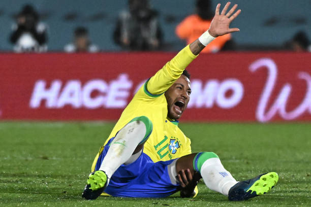 Neymar bị đứt dây chằng đầu gối, dự kiến phải nghỉ thi đấu ít nhất 8 tháng