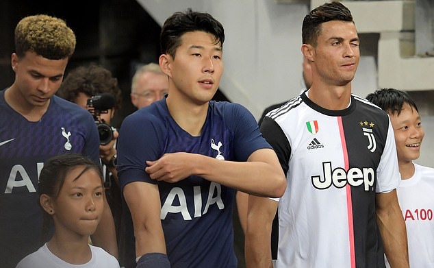 Son Heung Min lần đầu xin đổi áo với Ronaldo, fan châu Á thích thú khen thái độ của 'quốc bảo' Hàn Quốc - Ảnh 3.