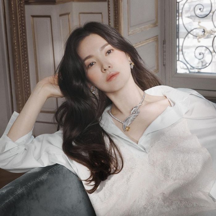 Những lần sao Hàn đeo trang sức bằng cả gia tài: Song Hye Kyo dát gần 70 tỷ đi sự kiện - Ảnh 4.