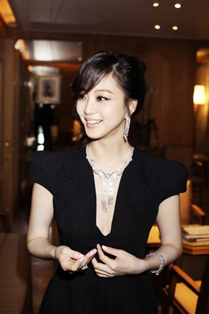 Những lần sao Hàn đeo trang sức bằng cả gia tài: Song Hye Kyo dát gần 70 tỷ đi sự kiện - Ảnh 5.