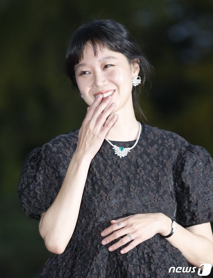 Những lần sao Hàn đeo trang sức bằng cả gia tài: Song Hye Kyo dát gần 70 tỷ đi sự kiện - Ảnh 8.