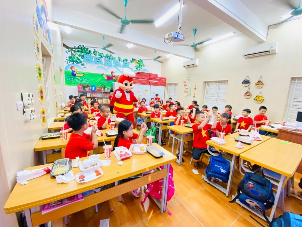 Giới trẻ thực hiện thử thách Jollibee, góp Quỹ bảo trợ trẻ em Việt Nam - Ảnh 3.