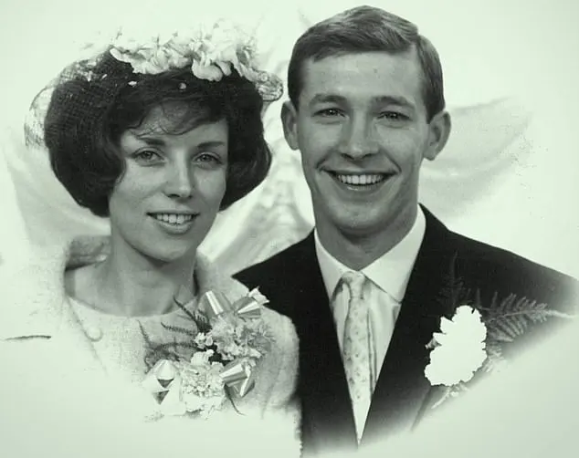 Chân dùng bà Cathy Ferguson- người vợ vừa qua đời ở tuổi 84 của Sir Alex - Ảnh 2.