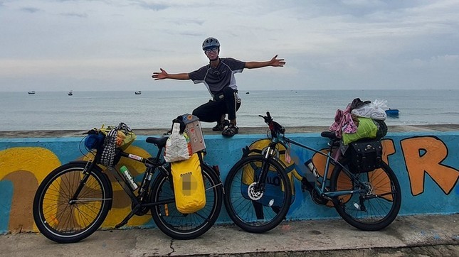 Chàng trai đạp xe gom rác xuyên Việt, không ngại khó ngại khổ vì môi trường xanh sạch - Ảnh 8.