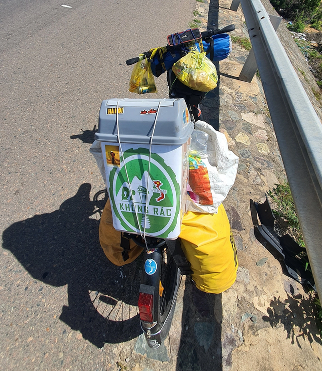 Chàng trai đạp xe gom rác xuyên Việt, không ngại khó ngại khổ vì môi trường xanh sạch - Ảnh 7.