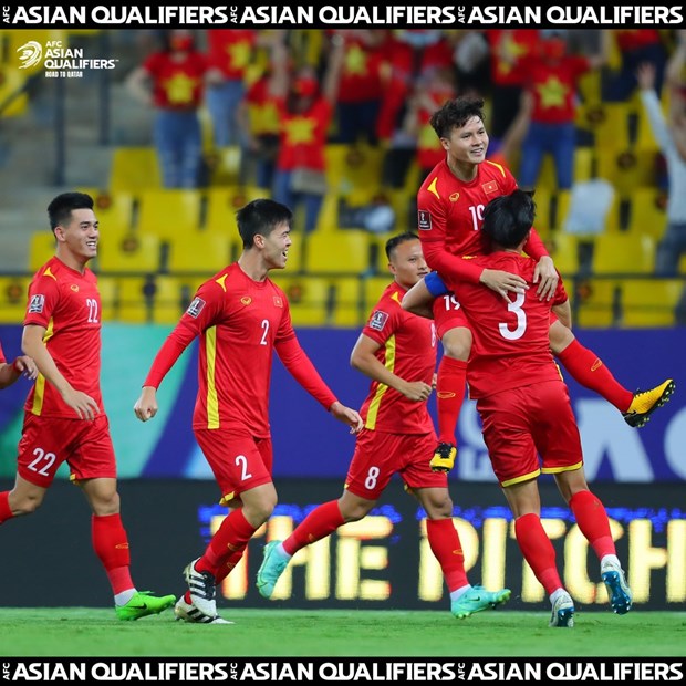 Quang Hải đi vào lịch sử với siêu phẩm vào lưới đội bóng Tây Á, ĐT Việt Nam vẫn thua ngược vì chiếc thẻ đỏ ‘nghiệt ngã’ - Ảnh 2.