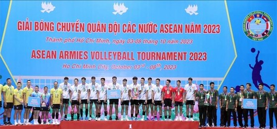 Đội bóng chuyền Việt Nam vô địch giải Đông Nam Á sau khi thắng đại diện Thái Lan, nhận mưa tiền thưởng và ẵm giải cầu thủ hay nhất - Ảnh 3.