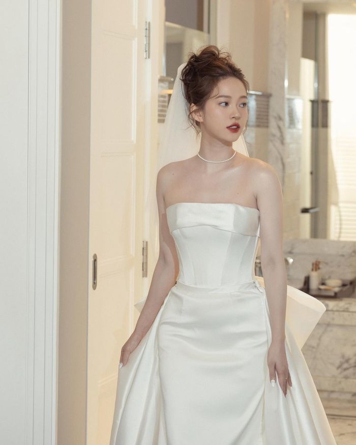 Mùa cưới đã đến, các kiểu váy kém duyên nàng cần tránh xa: Thứ nhất trang phục sắc trắng - Ảnh 1.