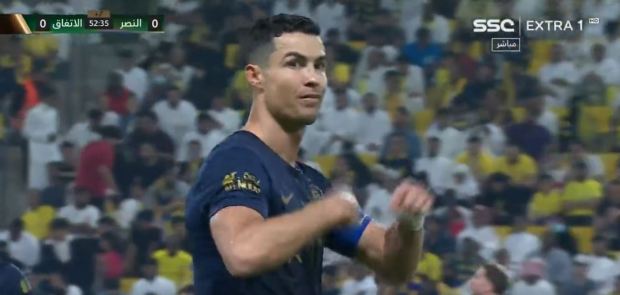 Ronaldo nổi giận, quát tháo, đòi thay trọng tài - Ảnh 2.
