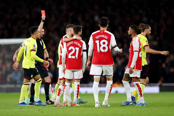Vượt qua ‘biến cố’ ở cuối trận, Arsenal giành thắng lợi ấn tượng, khiến Man City gặp áp lực trước trận gặp Chelsea - Ảnh 4.