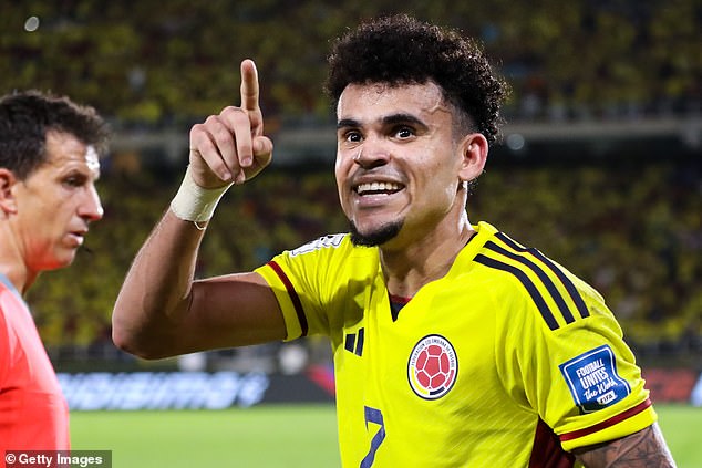 Cha Diaz 'khóc ngất' trong ngày con trai lập cú đúp giúp Colombia đánh bại Brazil - Ảnh 4.
