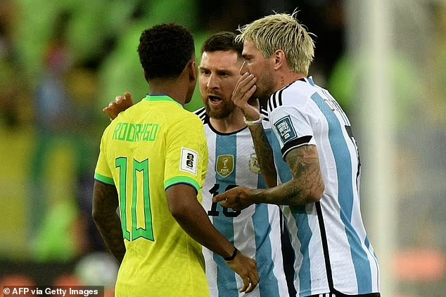 Messi đáp trả gay gắt khi bị Rodrygo chê là kẻ hèn nhát - Ảnh 2.