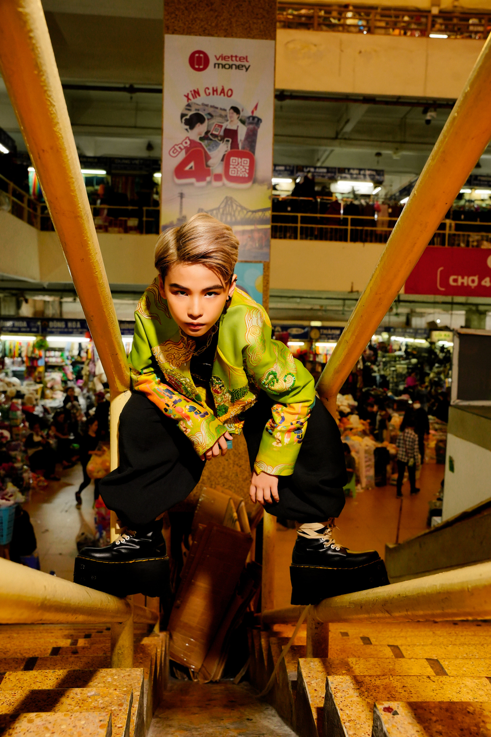 Đức Huy diễn tại Vietnam International Fashion Week 2023 - Ảnh 2.