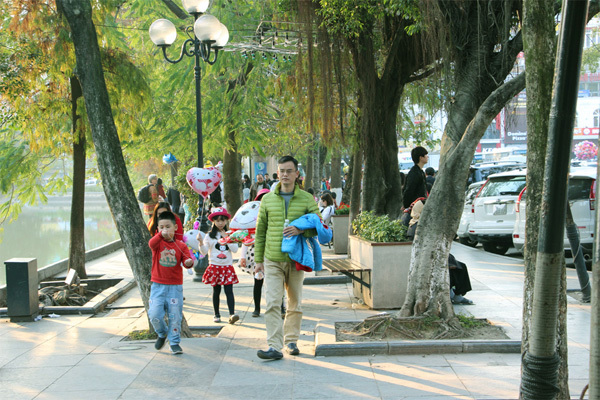 Thủ đô Hà Nội tiếp tục chuỗi ngày nắng, đêm rét - Ảnh 1.