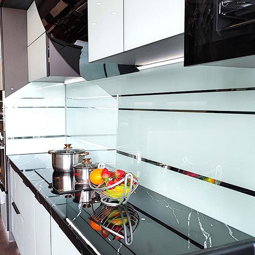 Kính ốp bếp: Giải pháp tối ưu cho căn bếp hiện đại trở nên ấm cúng và tiện nghi hơn - Ảnh 1.