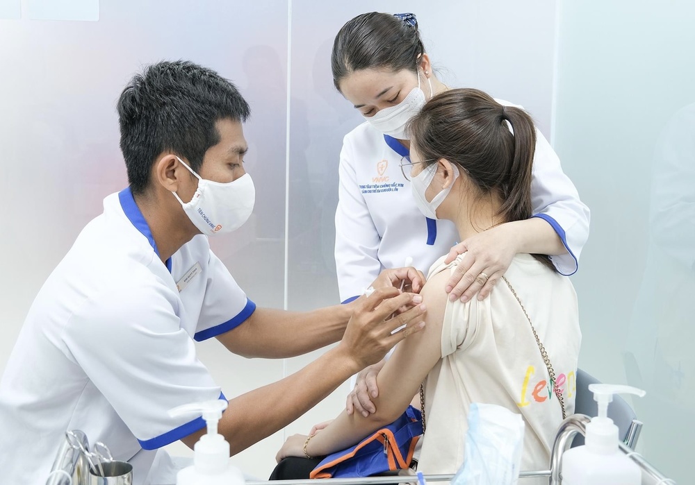Hệ thống tiêm chủng VNVC giới trẻ đang &quot;si mê&quot; vừa được vinh danh top 1 Việt Nam - Ảnh 1.
