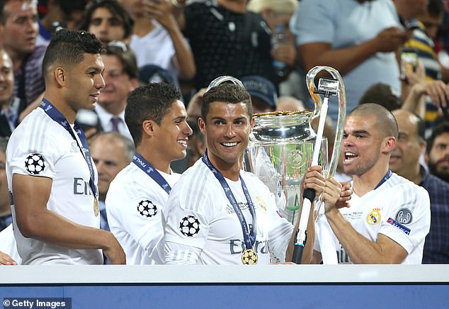 Kỉ lục khó tin của Pepe khiến Ronaldo và Messi cũng phải chào thua - Ảnh 3.