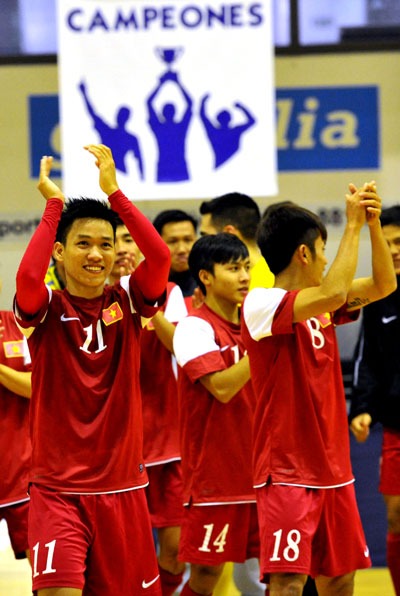 ĐT Việt Nam được truyền thông châu Âu khen ngợi khi giành chức vô địch đầy bất ngờ ở cường quốc futsal thế giới - Ảnh 3.