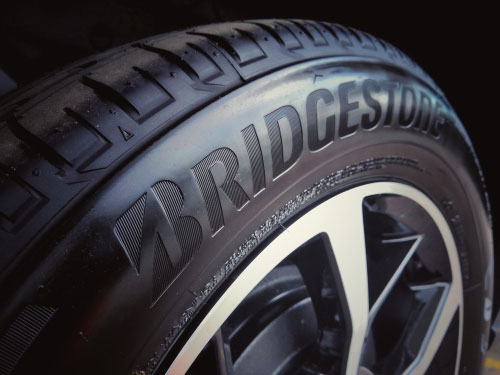 Bridgestone sẽ là nhà cung cấp lốp duy nhất ABB FIA Formula E - Ảnh 1.