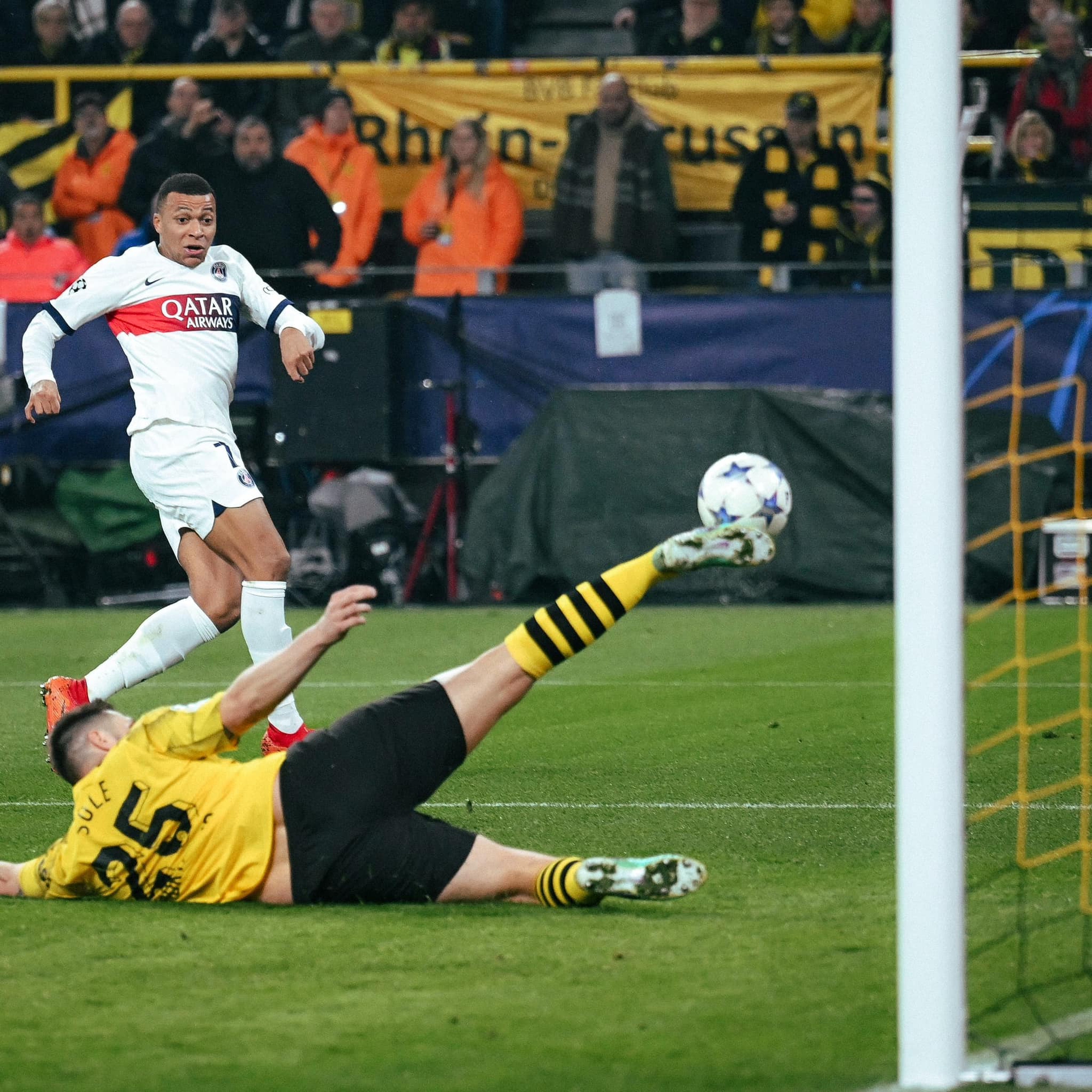 Niklas denied Mbappe's goal, saving Dortmund right in front of the goal line - Photo 4.