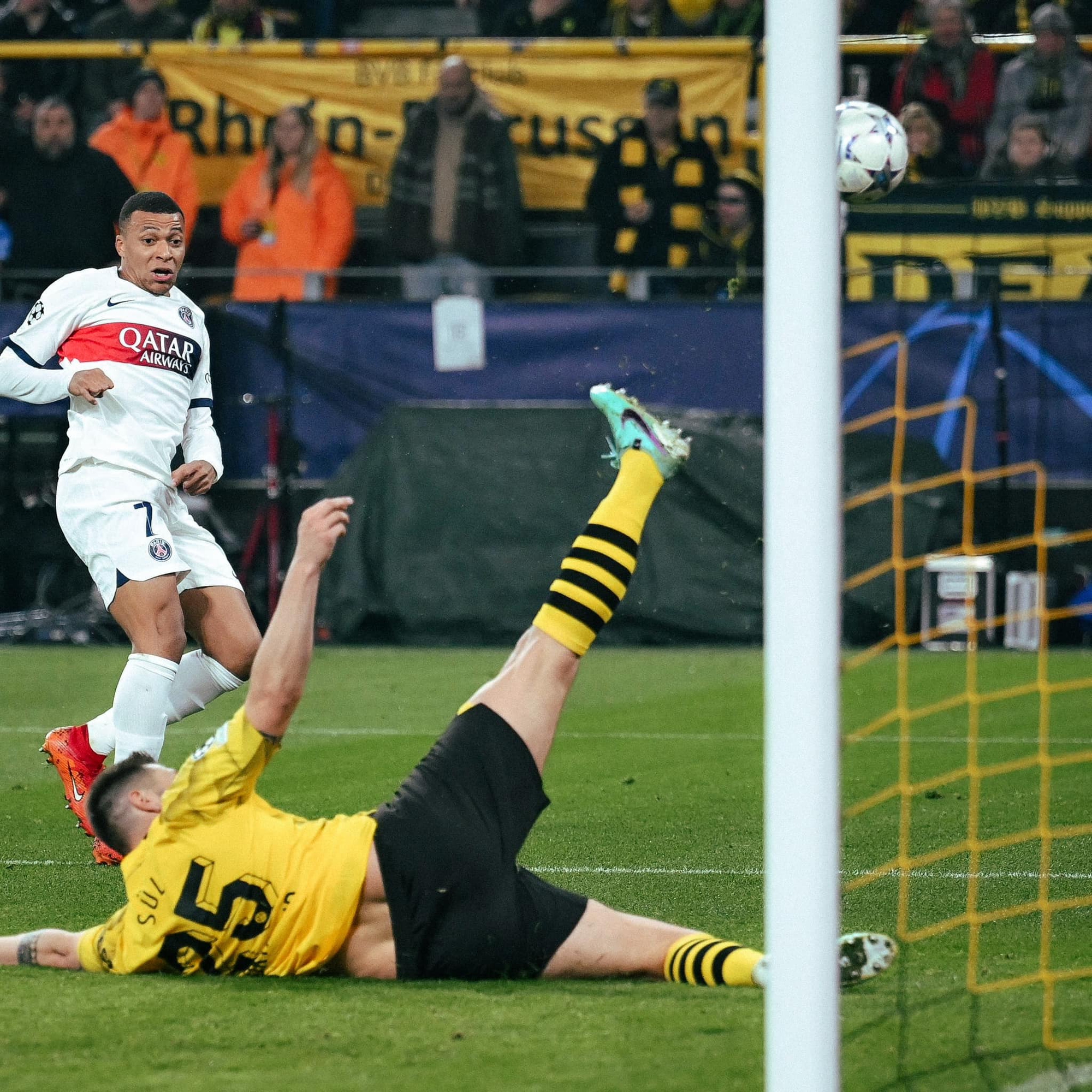 Niklas denied Mbappe's goal, saving Dortmund right in front of the goal line - Photo 5.