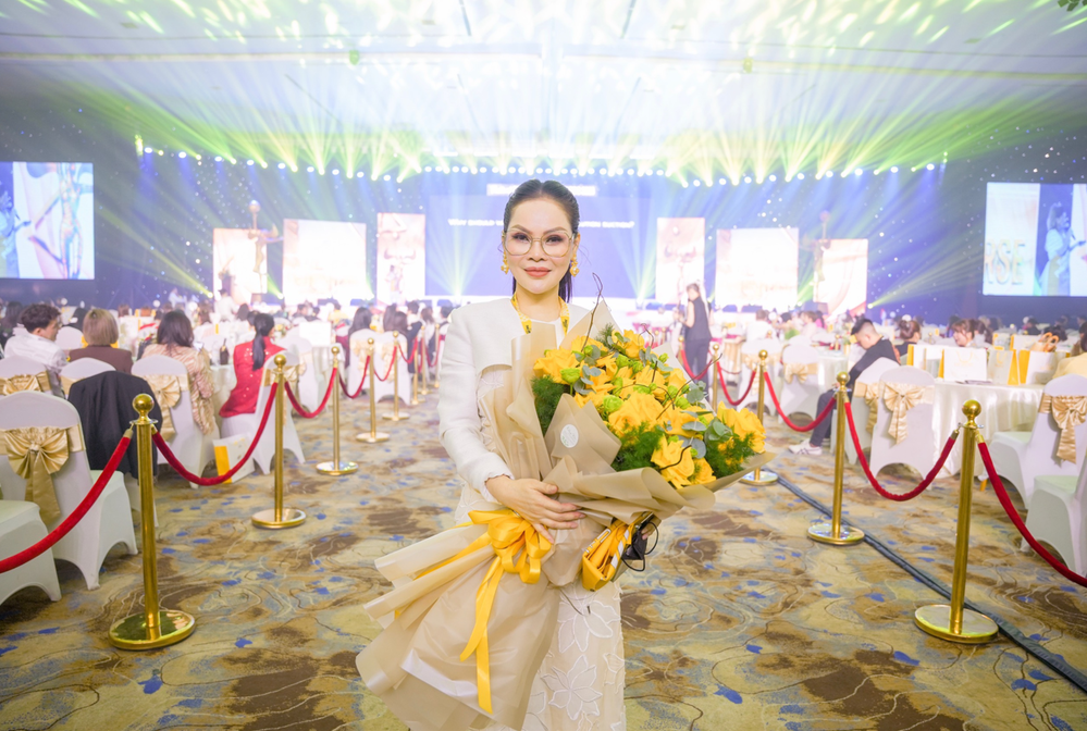 Grand Master Hoàng Yến Phan tại Festival PMU Universe Awards 2023 - Ảnh 4.