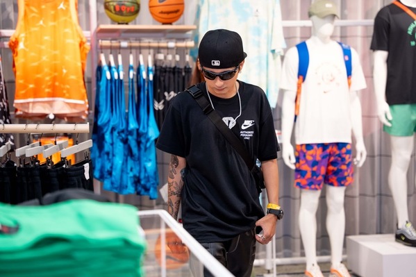Sao Việt “đổ bộ&quot; tại sự kiện ra mắt cửa hàng “bản địa hóa” đầu tiên của Nike - Ảnh 4.