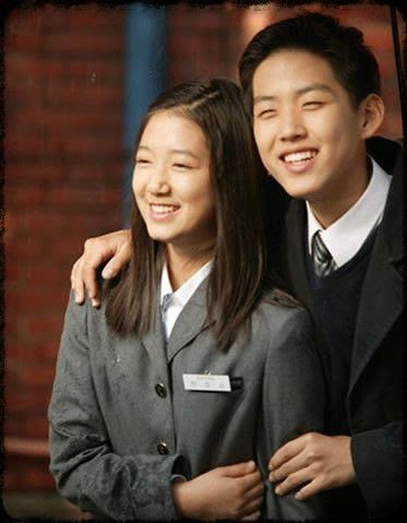 Nữ diễn viên Hàn Quốc gây choáng vì đóng vai học sinh bất chấp tuổi tác - Ảnh 3.
