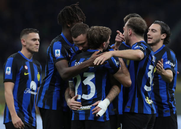 Inter Milan đánh bại Lecce 2-0 ở vòng 17 Serie A