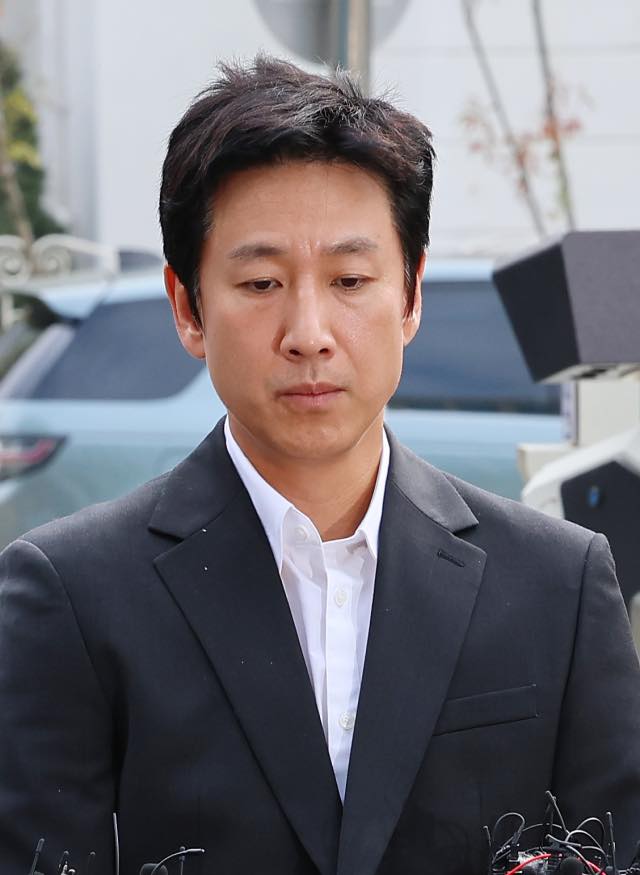 &quot;Ảnh đế' Lee Sun Kyun qua đời, để lại di chúc giữa ồn ào dùng chất cấm - Ảnh 4.