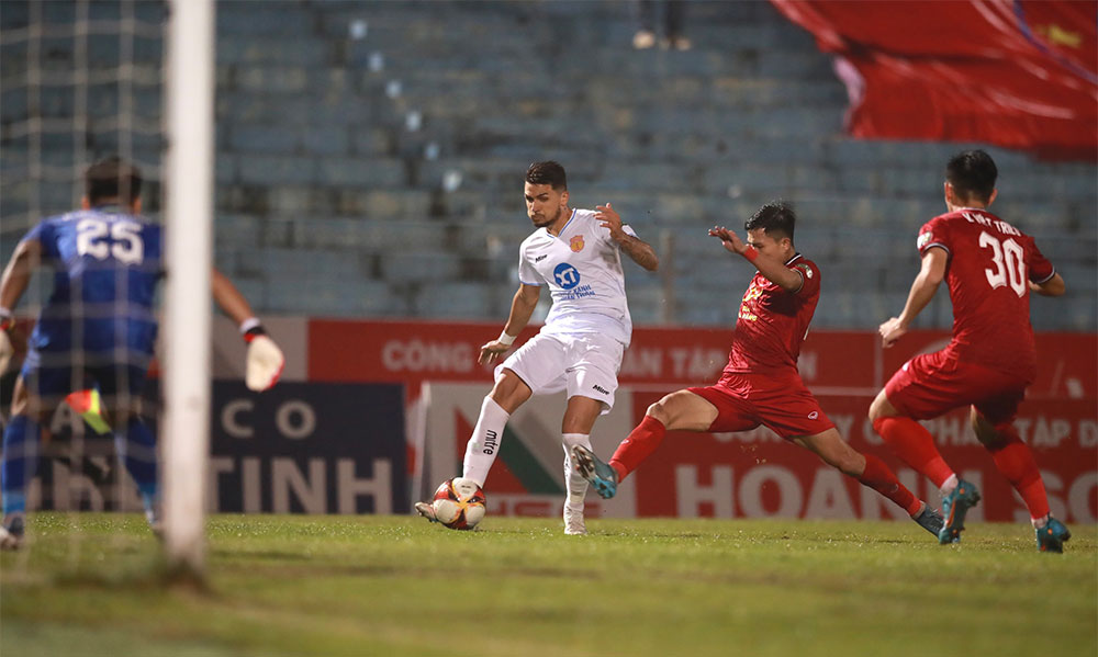 Bầu Hiển cần Hendrio Silva cho mục tiêu soán ngôi Nam Định - Ảnh 2. Bầu Hiển cần Hendrio Silva cho mục tiêu soán ngôi Nam Định - Ảnh 2.