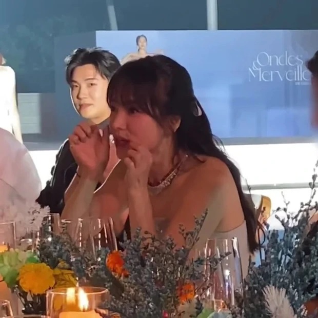 Không phải Lee Min Ho đây mới là chàng trai được người hâm mộ Song Hye Kyo 'gọi tên' khi liên tục có khoảnh khắc đắt giá bên đàn chị - Ảnh 5.