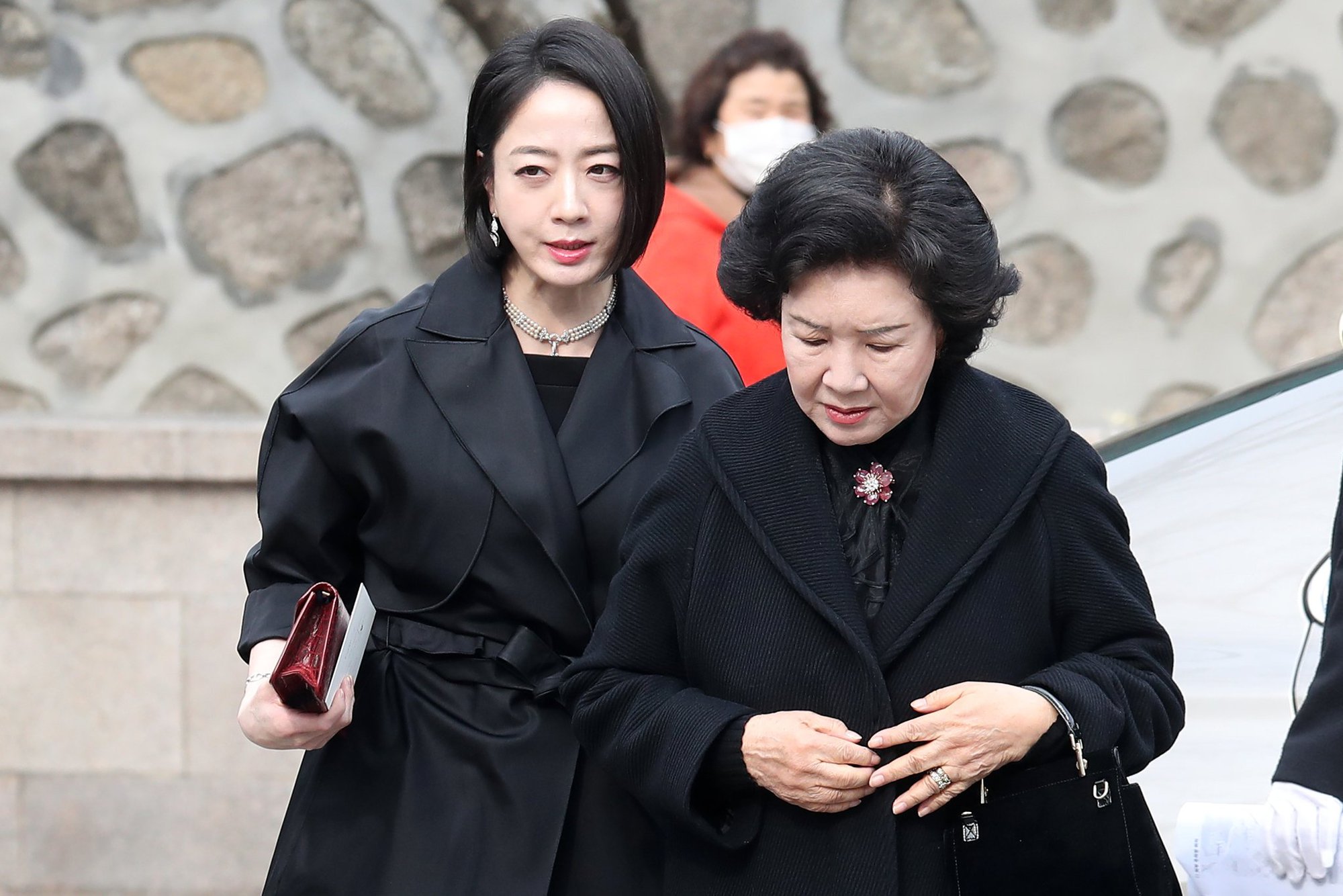 Lee Young Ae gây sốt ở đám cưới gia tộc Hyundai, ai dè bị khí chất của nữ MC kiêm con dâu nức tiếng giới tài phiệt đè bẹp - Ảnh 6.
