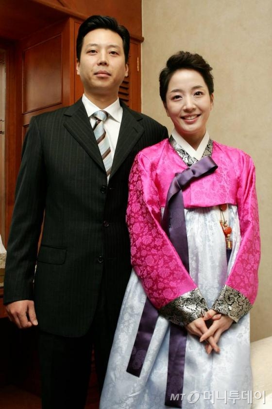 Nàng dâu gia tộc Hyundai lấn át Lee Young Ae: Từ đám cưới ồn ào thị phi đến những gia quy ngặt nghèo sau cánh cổng hào môn - Ảnh 6.