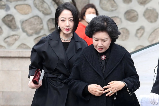 Nàng dâu gia tộc Hyundai lấn át Lee Young Ae: MC đẹp nổi trội, cưới vội mặc thị phi và cái bẫy sau cánh cổng hào môn - Ảnh 2.