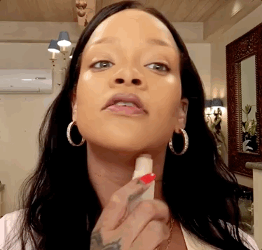 Vẫn là Rihanna chất đét: Thản nhiên quảng cáo mỹ phẩm trên sân khấu, xem phản ứng netizen mới bất ngờ - Ảnh 4.