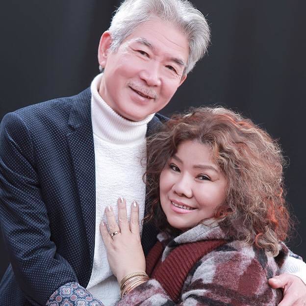 NSND Thanh Hoa: Hôn nhân 40 năm viên mãn dù tuổi 70 mới được mặc váy cưới - Ảnh 1.