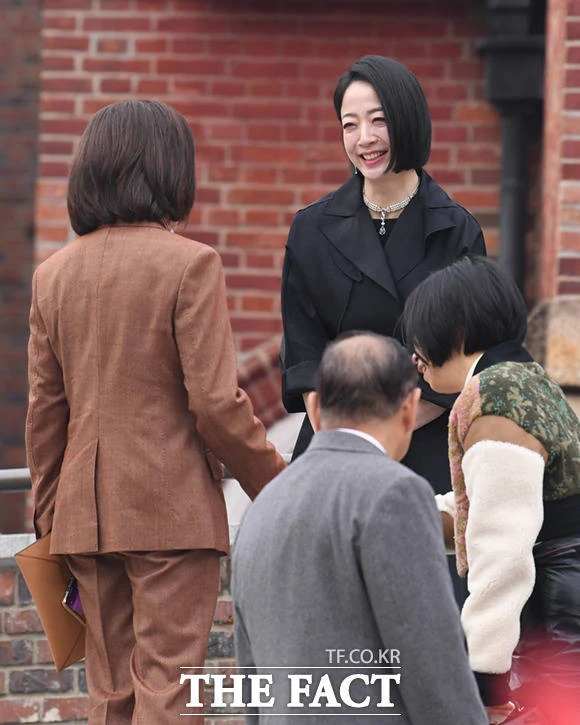 Nàng dâu gia tộc Hyundai lấn át Lee Young Ae: Từ đám cưới ồn ào thị phi đến những gia quy ngặt nghèo sau cánh cổng hào môn - Ảnh 9.