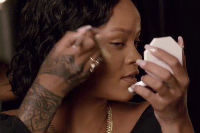 Vẫn là Rihanna chất đét: Thản nhiên quảng cáo mỹ phẩm trên sân khấu, xem phản ứng netizen mới bất ngờ - Ảnh 5.