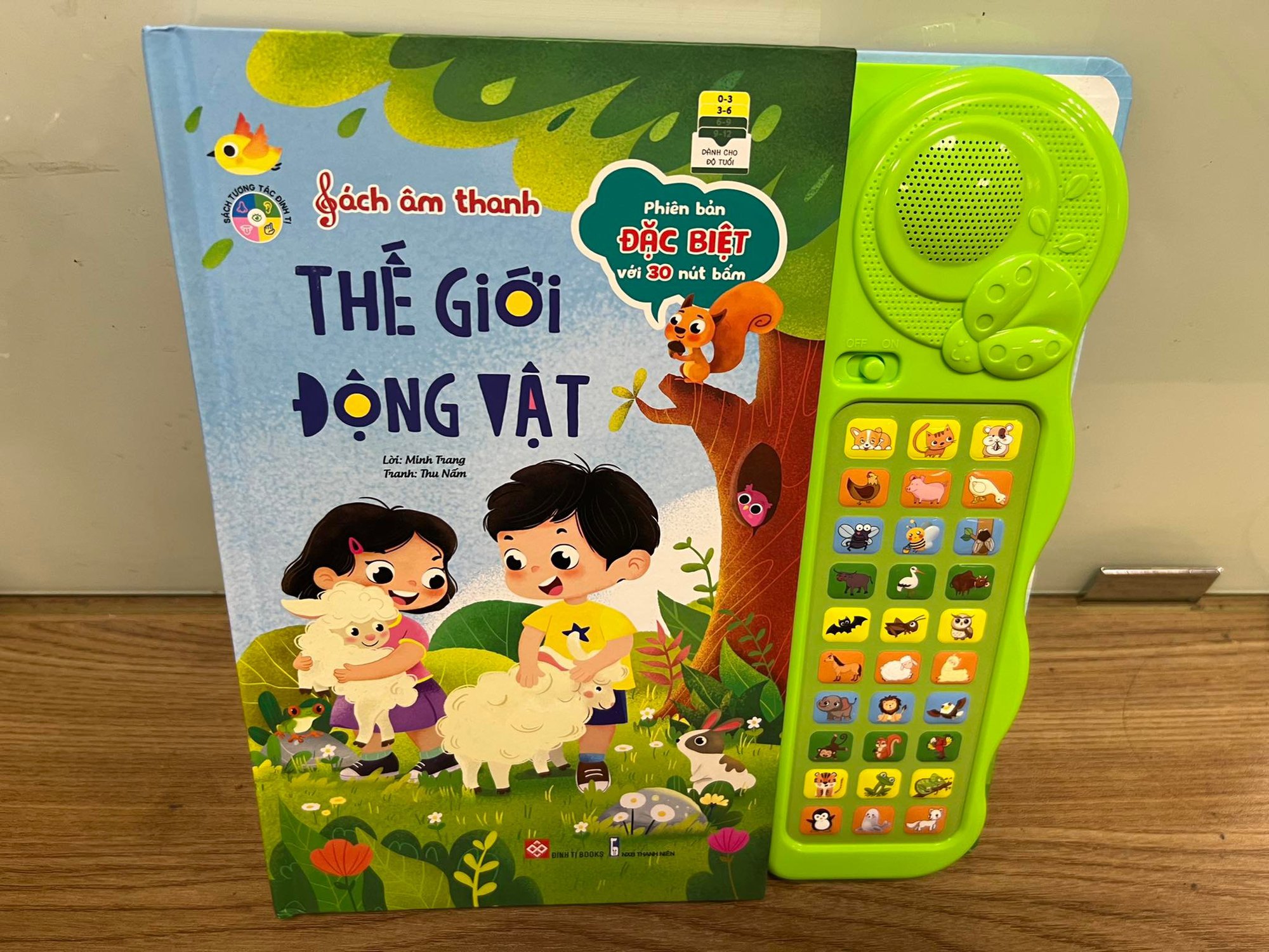 4 bộ sách thú vị, đọc theo cách khác biệt mà cha mẹ có thể tham khảo tặng con: Vừa thêm kiến thức, vừa được chơi vui - Ảnh 1.