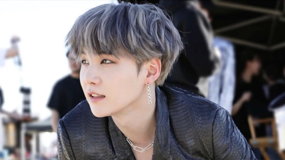 Suga BTS thực hiện world tour một mình khiến fan phấn khích