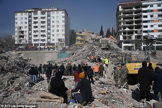 Động đất tại Thổ Nhĩ Kỳ - Syria: Chiêu trò lừa đảo quyên góp cho nạn nhân gặp nạn tràn ngập mạng xã hội - Ảnh 1.