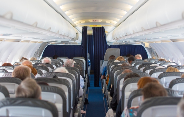 Tiết lộ bất ngờ về chỗ ngồi an toàn nhất trên máy bay: Bỏ ra nhiều tiền chưa chắc đã hơn - Ảnh 1.