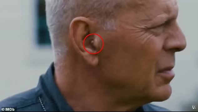 Tình trạng suy giảm nhận thức của Bruce Willis đã xảy  ra trên phim trườngnhiều năm trước  - Ảnh 1.