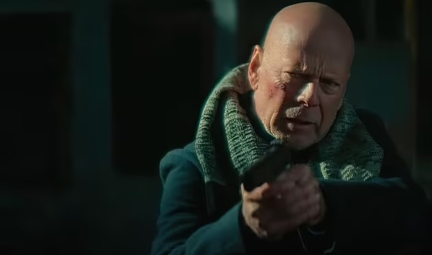 Tình trạng suy giảm nhận thức của Bruce Willis đã xảy  ra trên phim trườngnhiều năm trước  - Ảnh 3.
