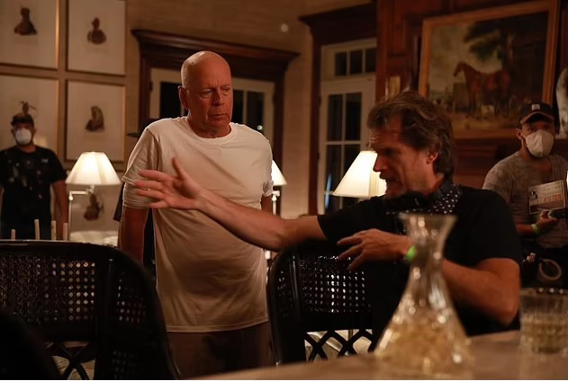 Tình trạng suy giảm nhận thức của Bruce Willis đã xảy  ra trên phim trườngnhiều năm trước  - Ảnh 4.