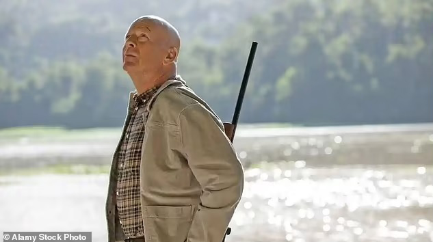 Tình trạng suy giảm nhận thức của Bruce Willis đã xảy  ra trên phim trườngnhiều năm trước  - Ảnh 6.