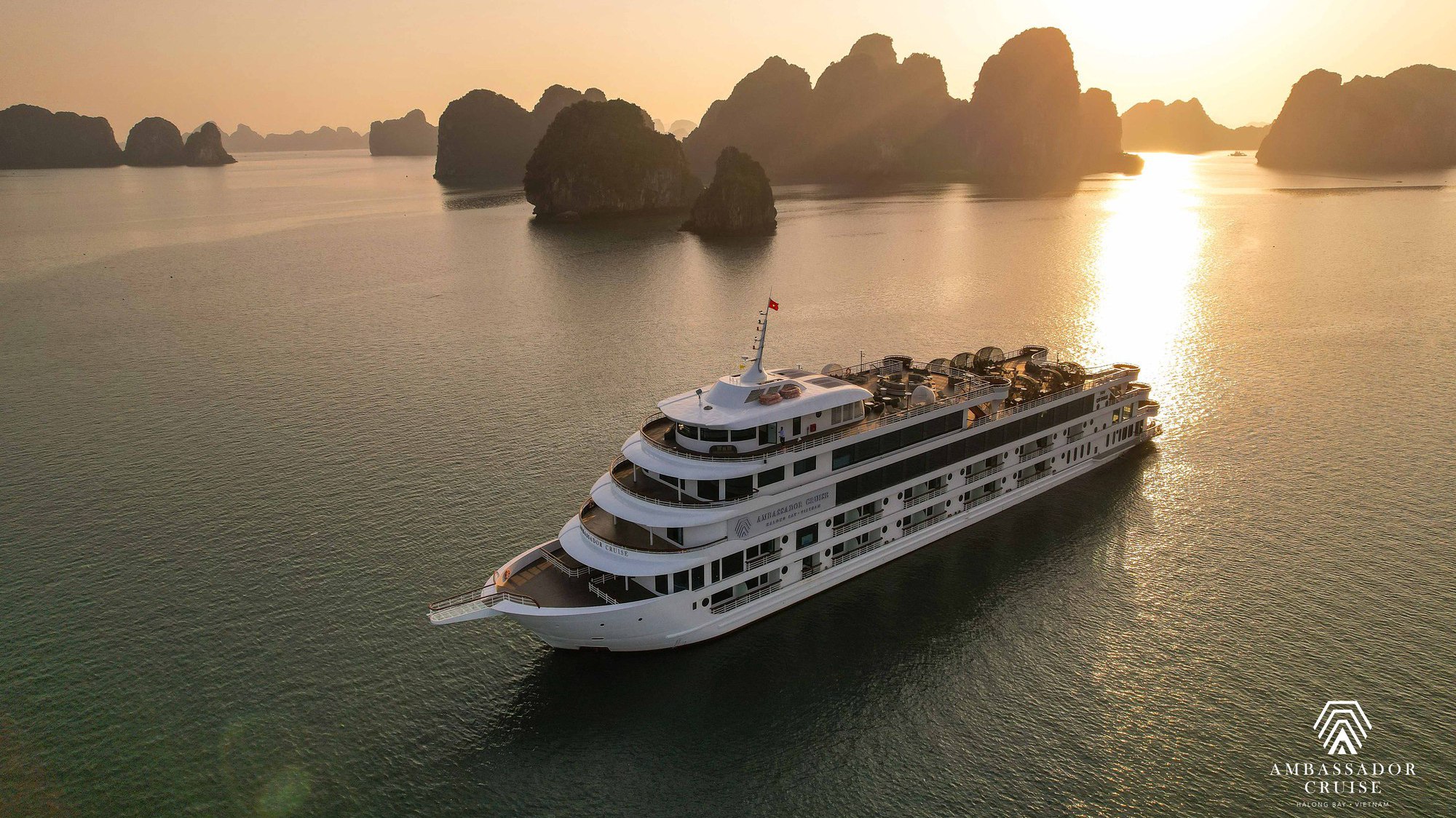 Du thuyền Ambassador II - điểm nhấn mới cho du lịch vịnh Hạ Long