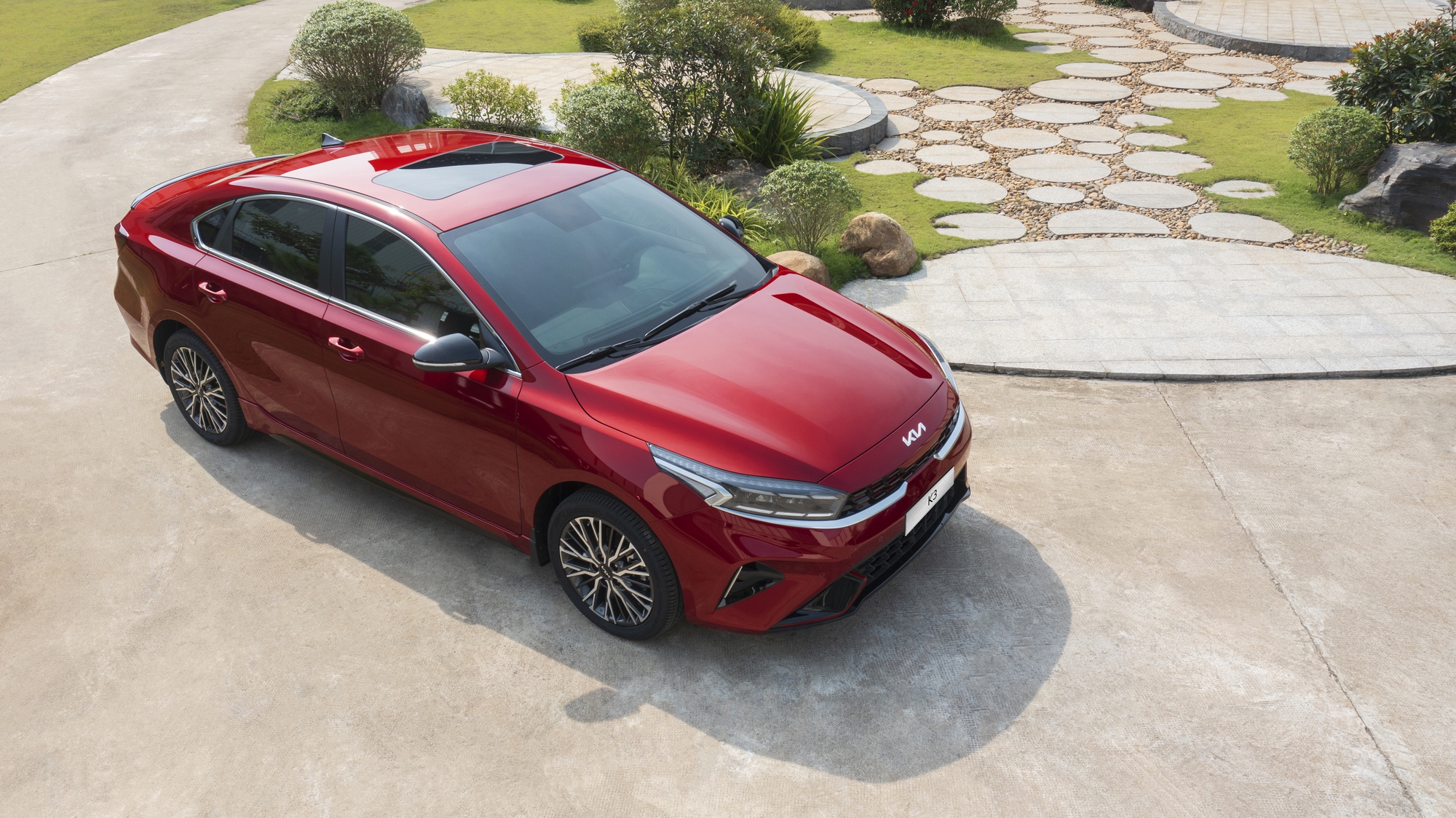THACO AUTO công bố giá bán mới và tăng ưu đãi cho các dòng xe Kia và Mazda